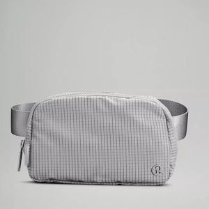 Lululemon wear everywhere belt bag Seal Grey/Graphite